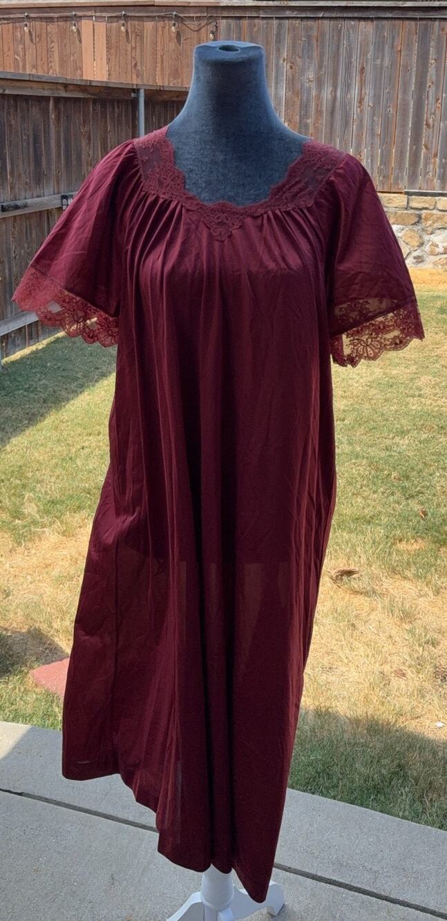 Vintage Henson Kickernick Nightgown Peignoir Robe Set M Burgundy Lace Nylon